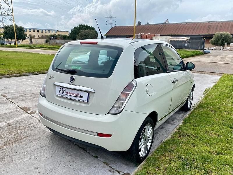 Usata Lancia Ypsilon 75 CV (55 kW) 2011 Bianco Utilitaria