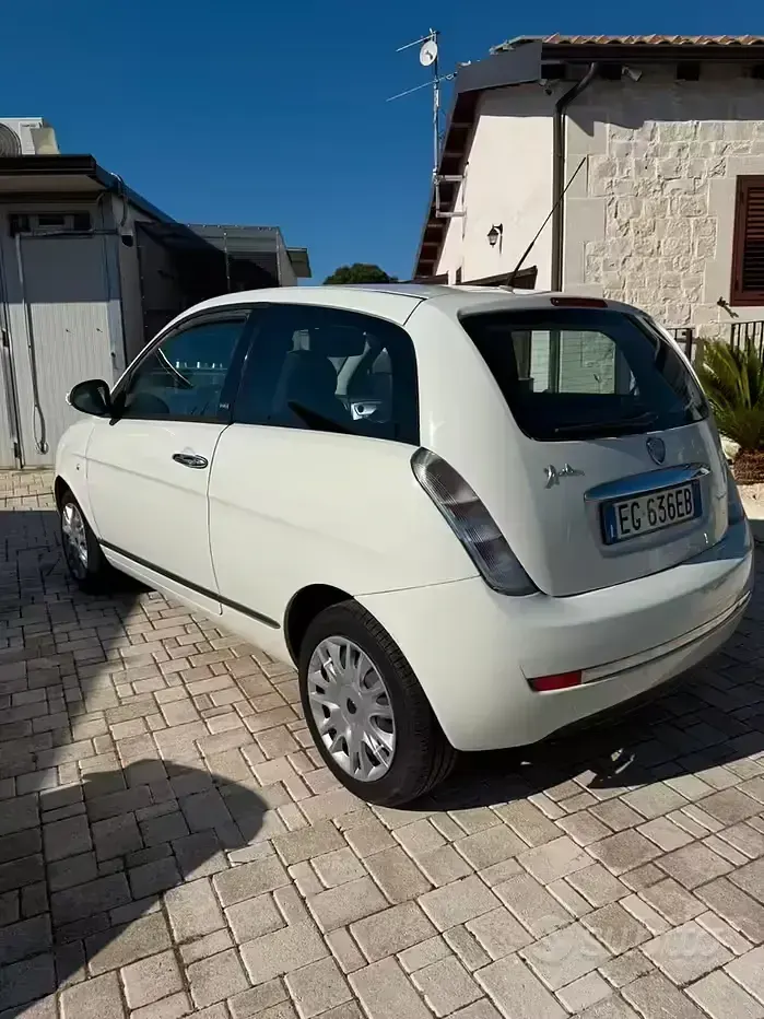 Usata Lancia Ypsilon 69 CV (50 kW) 2011 Bianco Utilitaria