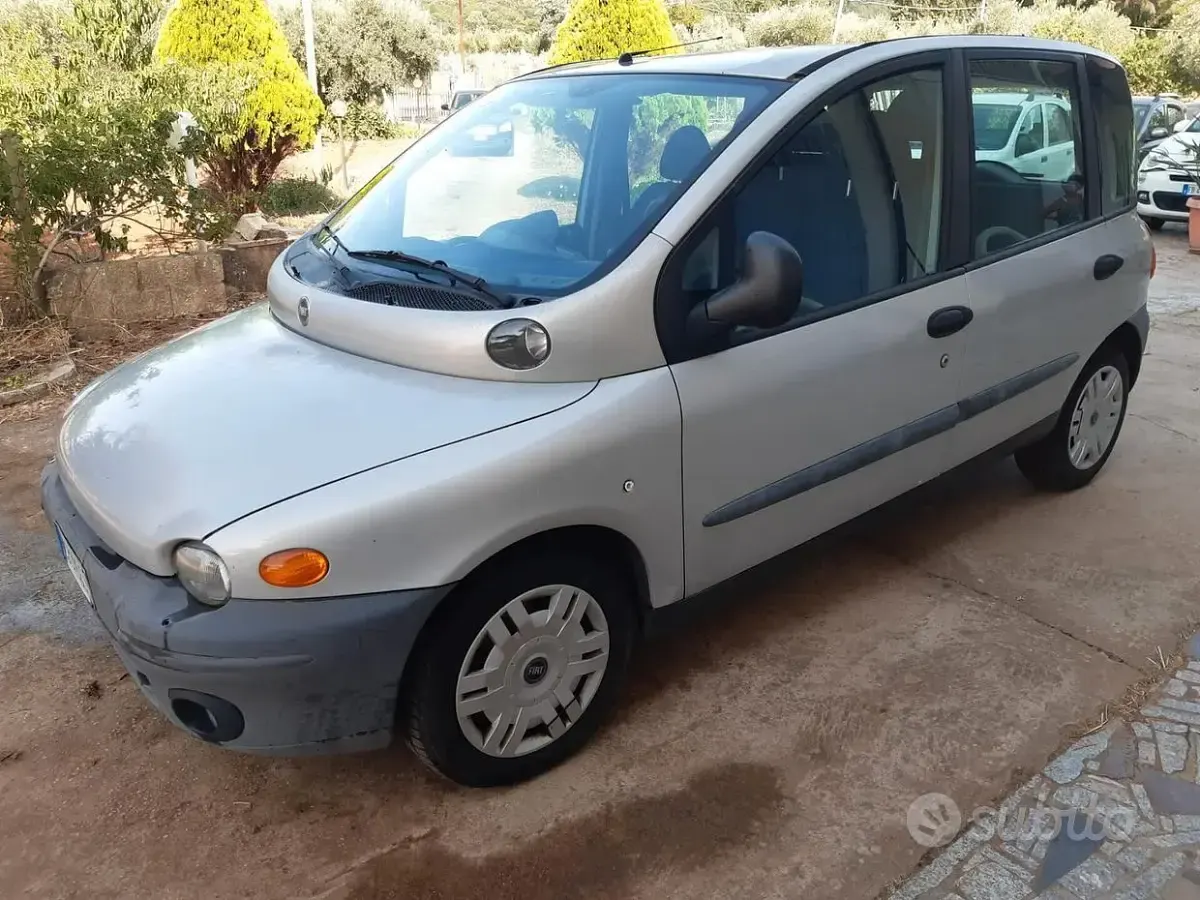 Usata Fiat Multipla 110 CV (80 kW) 2002 Grigio Monovolume