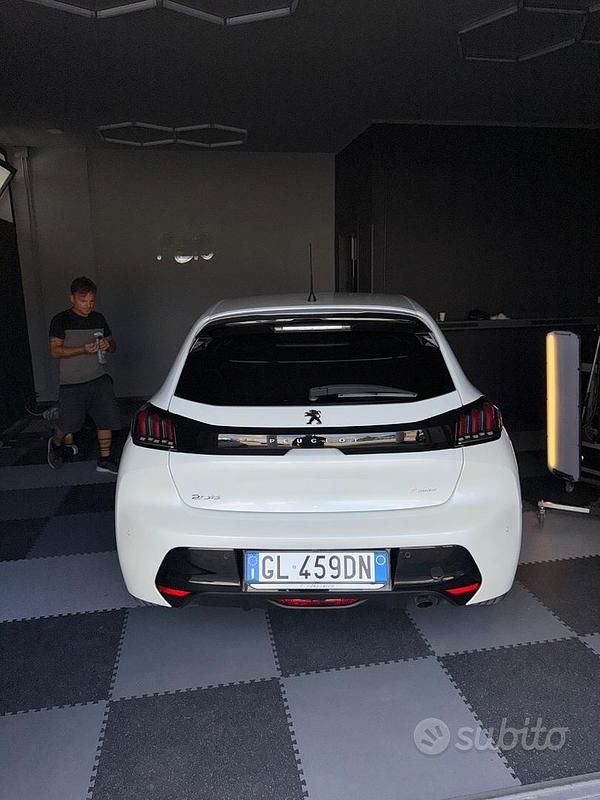 Usata Peugeot 208 Allure 100 CV (73 kW) 2022 Bianco Utilitaria