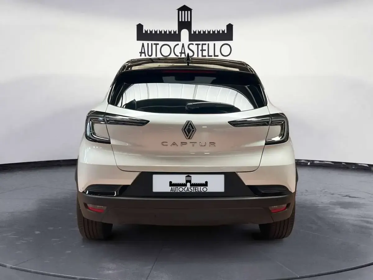 Usata Renault Captur Techno 91 CV (66 kW) 2024 Montecarlo bianca tetto nero SUV