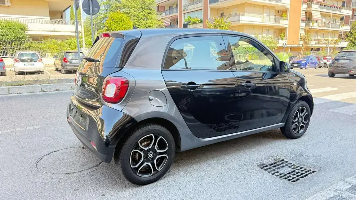 Usata Smart ForFour Prime 71 CV (52 kW) 2018 Nero Utilitaria
