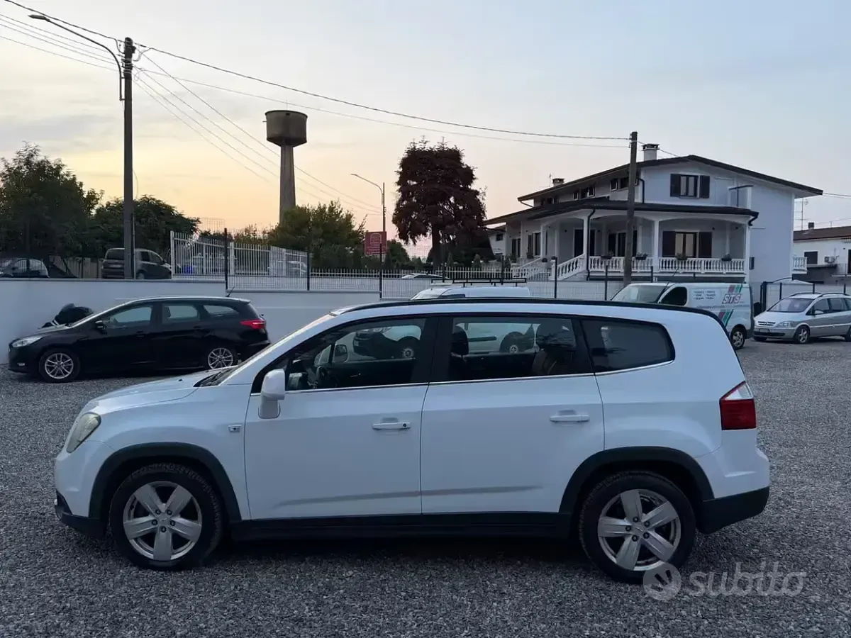 Usata Chevrolet Orlando LTZ 163 CV (119 kW) 2011 Bianco Monovolume
