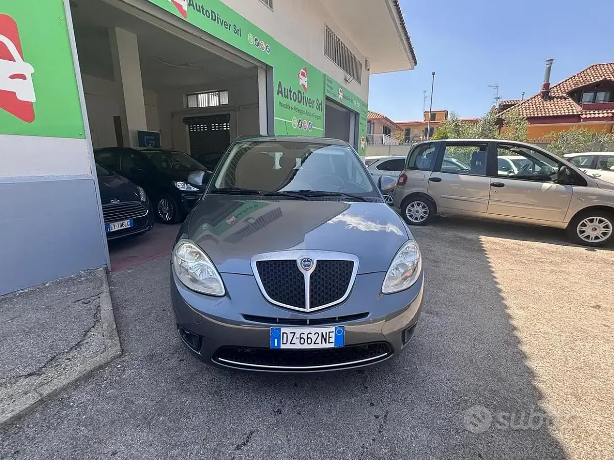 Usata Lancia Ypsilon 60 CV (44 kW) 2010 Grigio Utilitaria