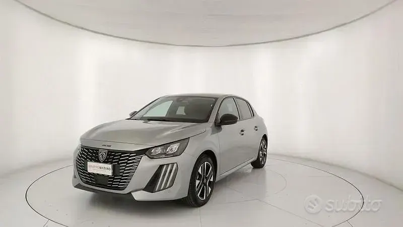 Usata Peugeot 208 Allure 101 CV (74 kW) 2025 Utilitaria