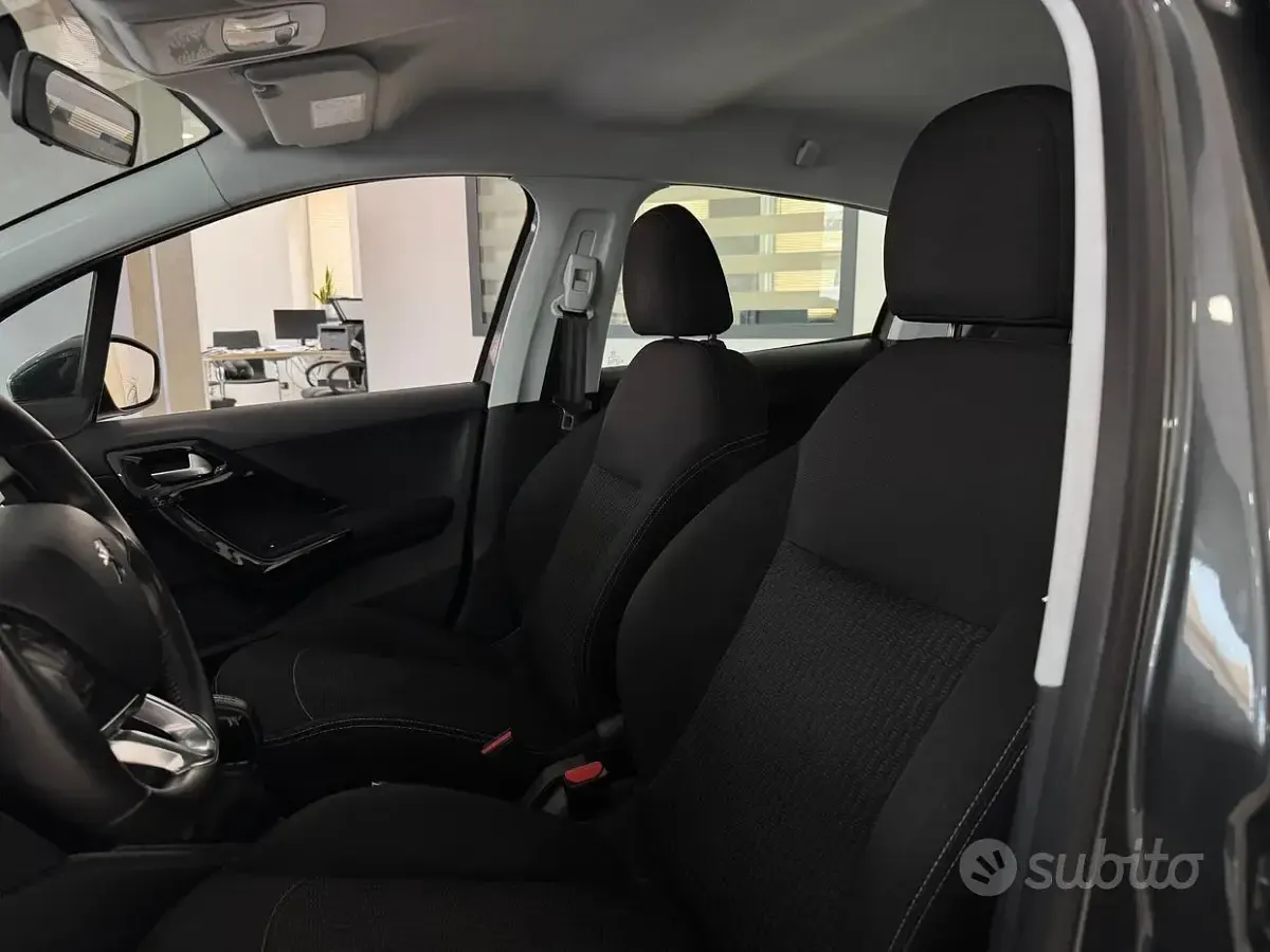 Usata Peugeot 208 Allure 82 CV (60 kW) 2017 Grigio Utilitaria