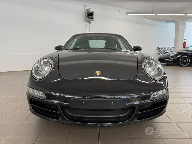 Usata Porsche 911 Carrera 325 CV (239 kW) 2004 Grigio Coupé