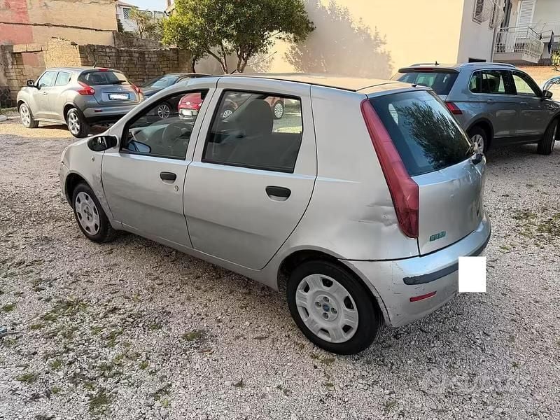 Usata Fiat Punto Active 60 CV (44 kW) 2005 Grigio Utilitaria