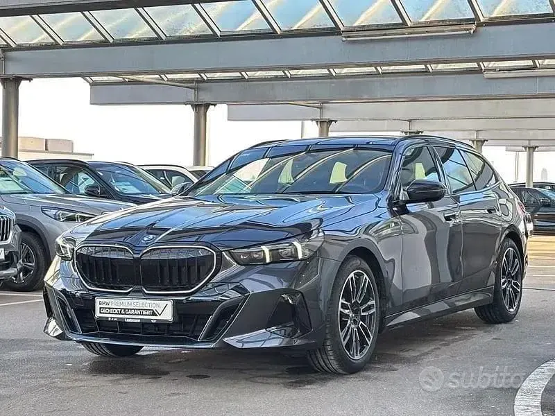 Usata BMW 520 M Sport 197 CV (144 kW) 2025 Grigio Station wagon