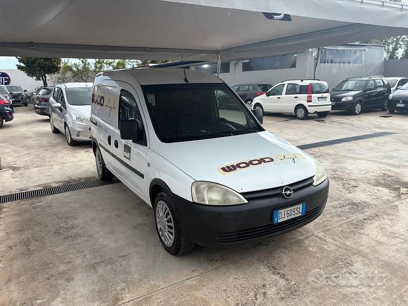 Usata Opel Combo Club 97 CV (71 kW) 2008 Bianco Monovolume
