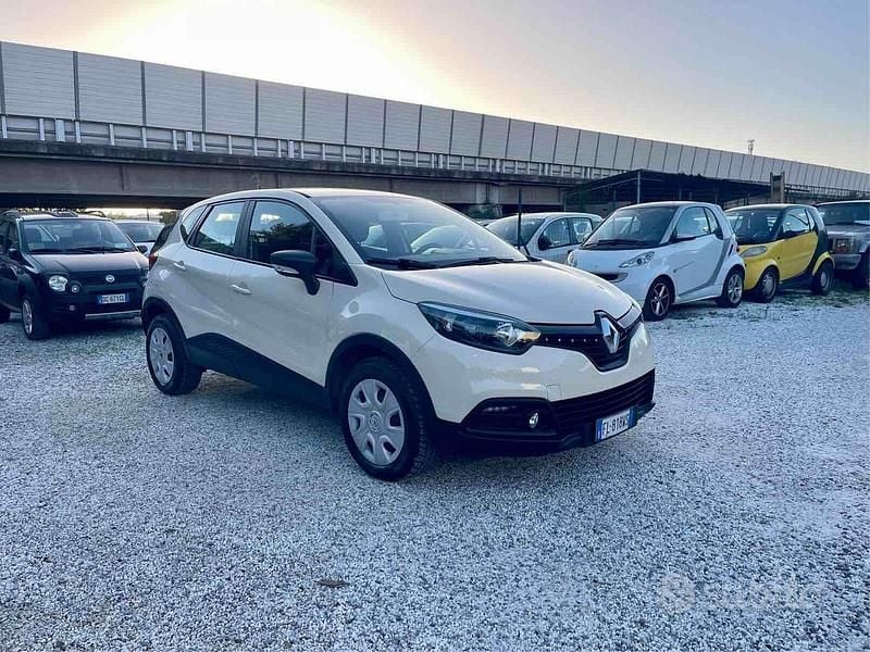 Usata Renault Captur 90 CV (66 kW) 2017 Beige SUV
