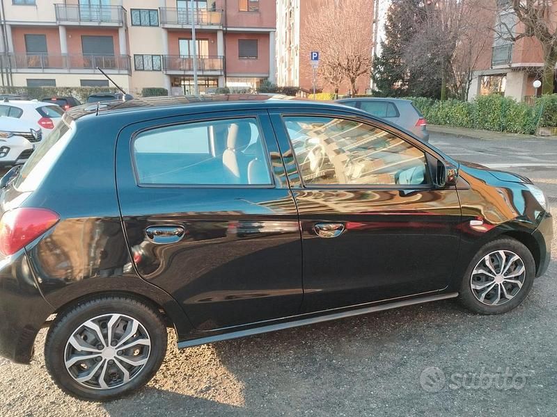 Usata Mitsubishi Space Star 71 CV (52 kW) 2019 Nero Utilitaria