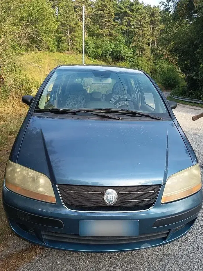 Usata Fiat Idea 95 CV (69 kW) 2005 Bluazzurro Monovolume