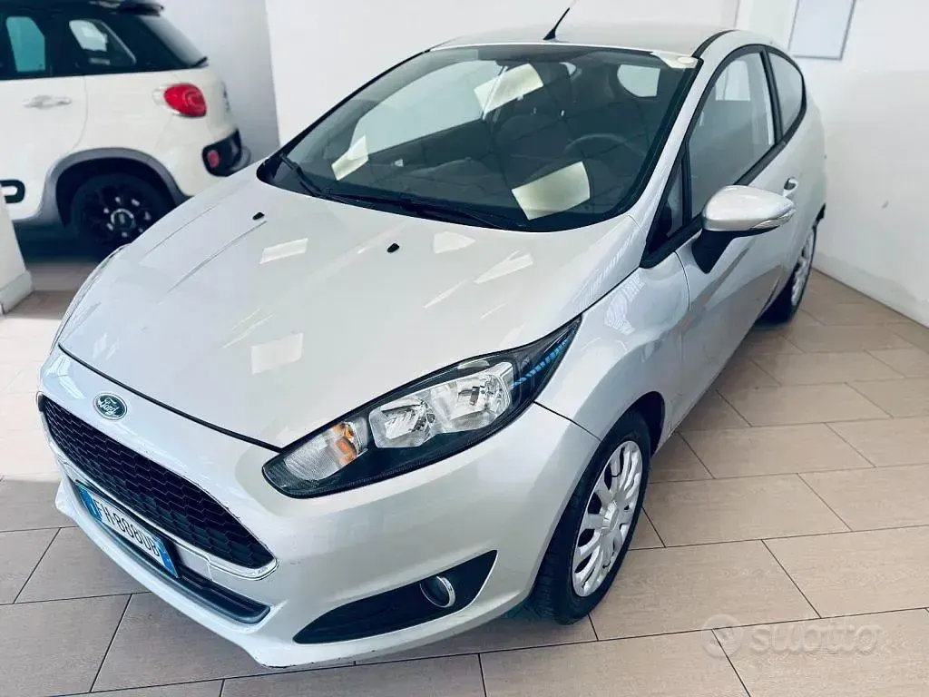 Usata Ford Fiesta Titanium 75 CV (55 kW) 2017 Grigio Utilitaria