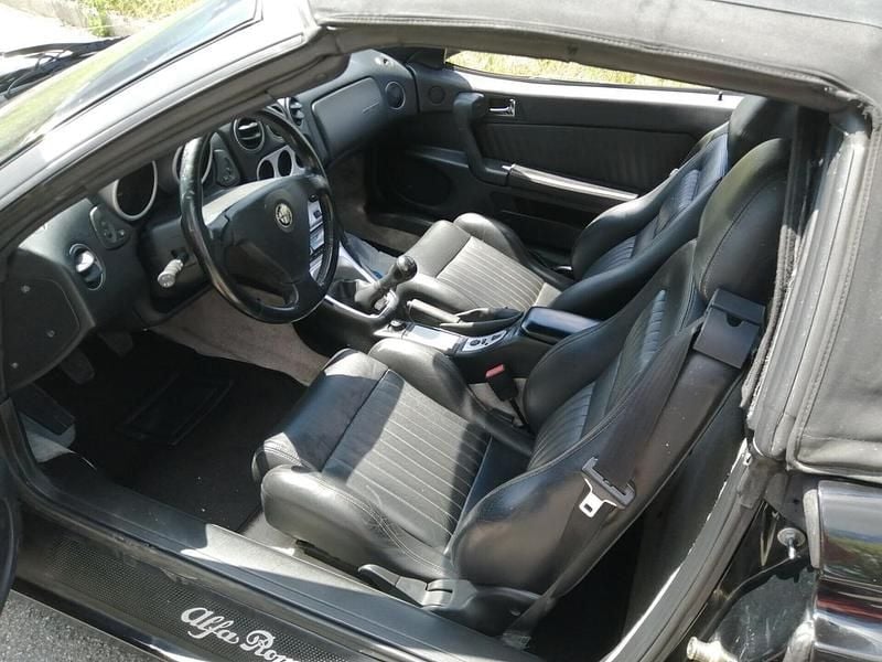 Usata Alfa Romeo Spider 155 CV (114 kW) 2000 Nero Cabrio