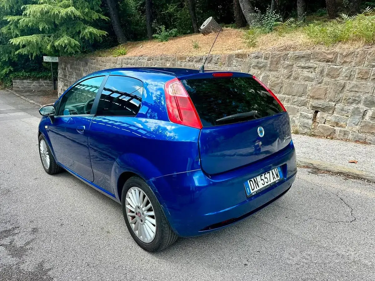 Usata Fiat Grande Punto 65 CV (47 kW) 2009 Bluazzurro Utilitaria