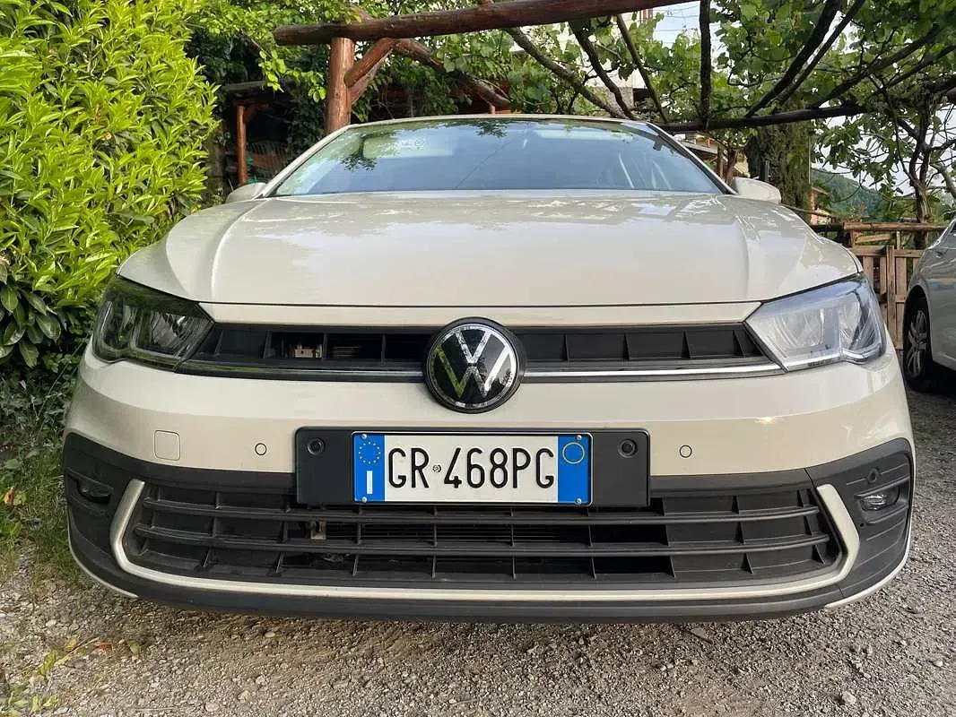 Usado VW Polo Life 95 HP (69 kW) 2023 Bege Citadino