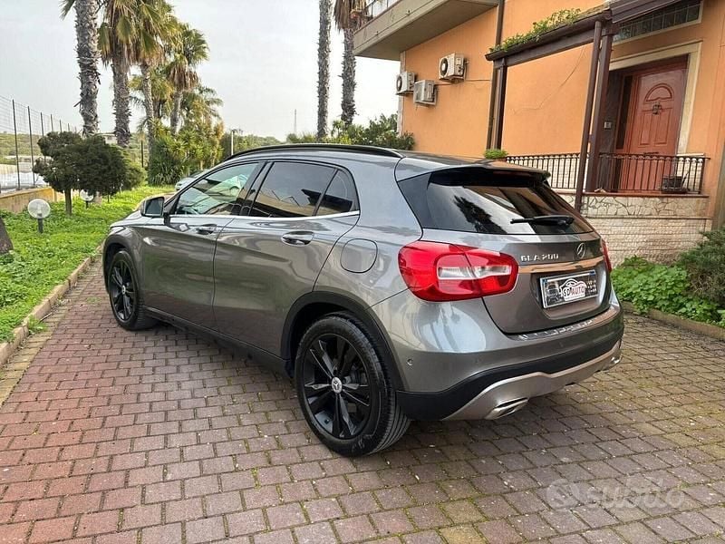 Usata Mercedes GLA200 140 CV (102 kW) 2014 Grigio SUV