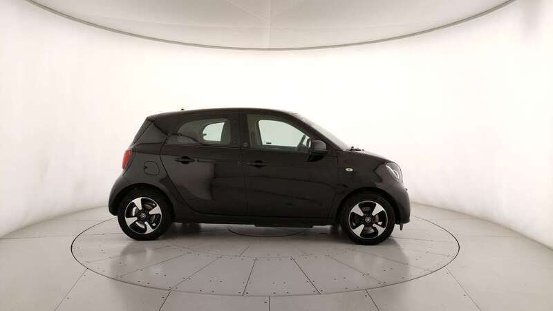 Usata Smart ForFour Electric Drive Passion 41 kW (56 CV) 2020 Nero Utilitaria