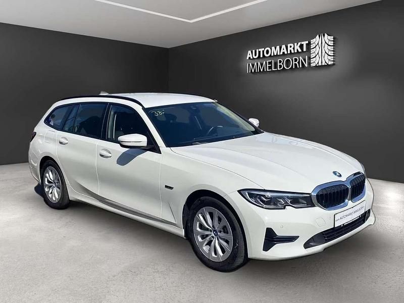 Bianco alpino 3 Usata 2021 BMW 330e Station wagon | 29.990 € (Ottimo prezzo) - Immagine 1/4