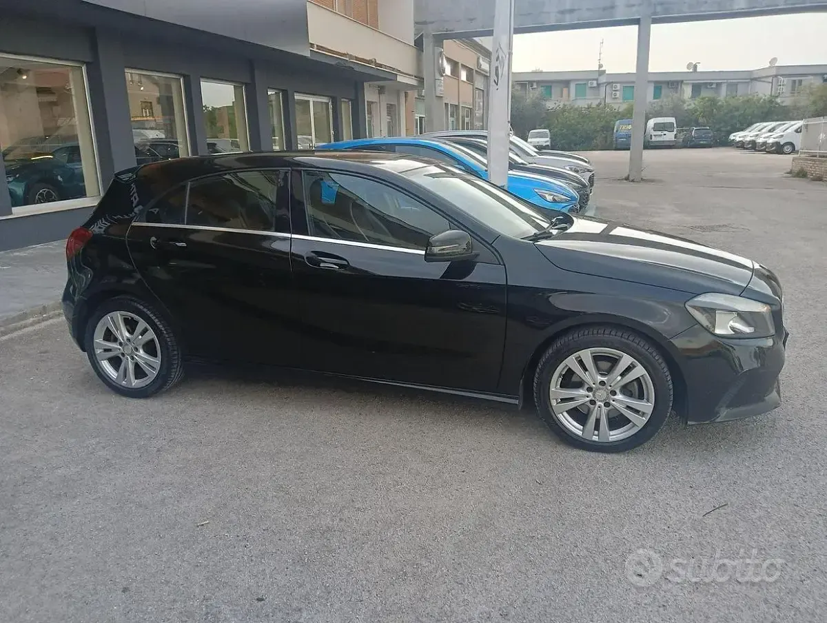 Usata Mercedes A200 136 CV (100 kW) 2016 Nero Utilitaria