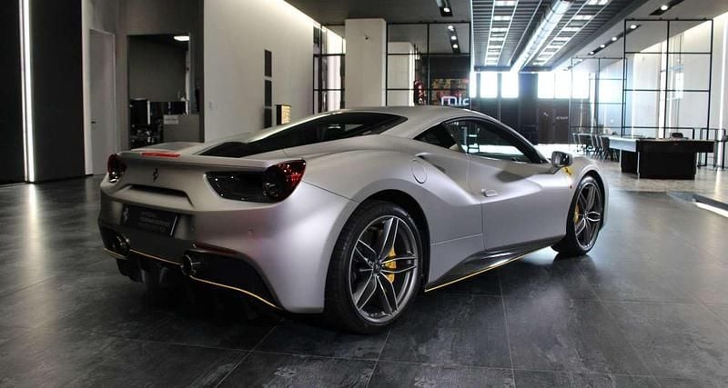 Usata Ferrari 488 670 CV (492 kW) 2016 Grigio alluminio Coupé