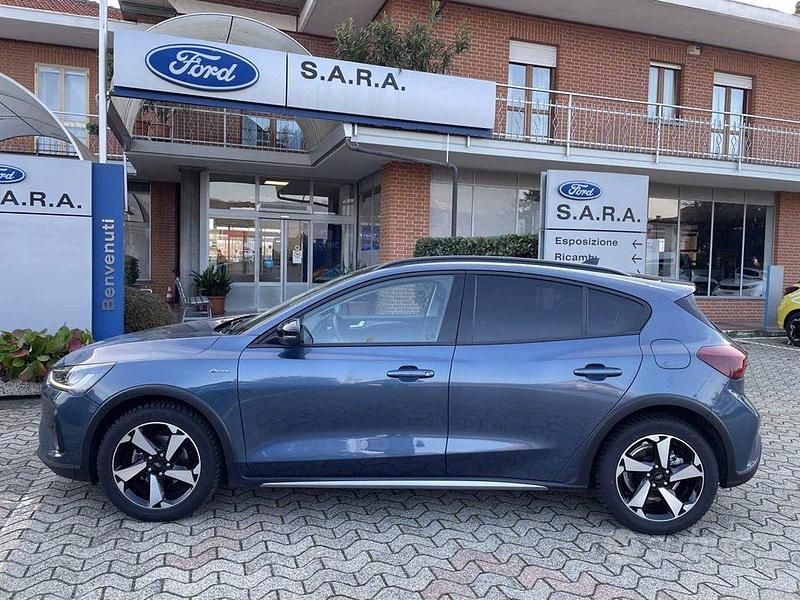 Begagnad Ford Focus Active X 125 HK (91 kW) 2022 Blå Sedan