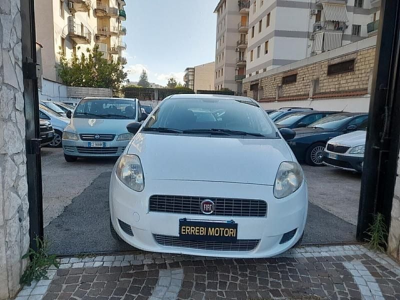 Usata Fiat Grande Punto Dynamic 69 CV (50 kW) 2009 Bianco Utilitaria