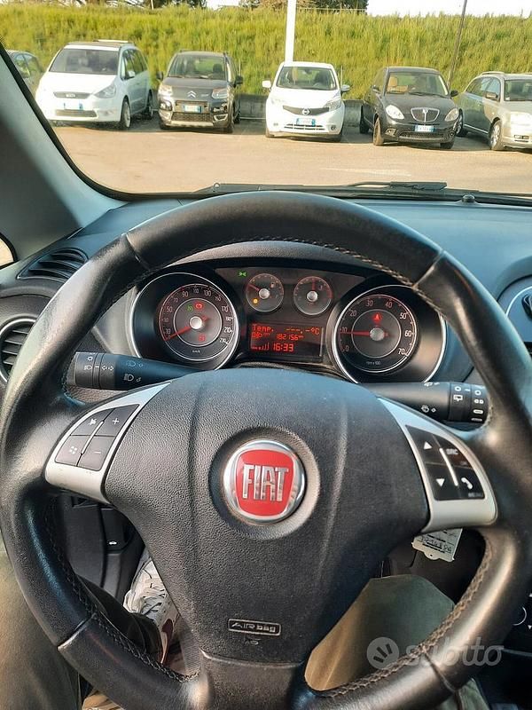 Usata Fiat Grande Punto Dynamic 69 CV (50 kW) 2010 Bianco Utilitaria