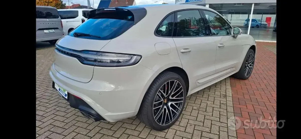 Usado Porsche Macan 441 CV (324 kW) 2022 Gris SUV