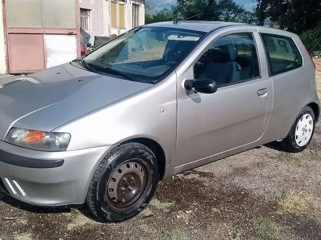 Usata Fiat Punto Feel 60 CV (44 kW) 2003 Argento Utilitaria