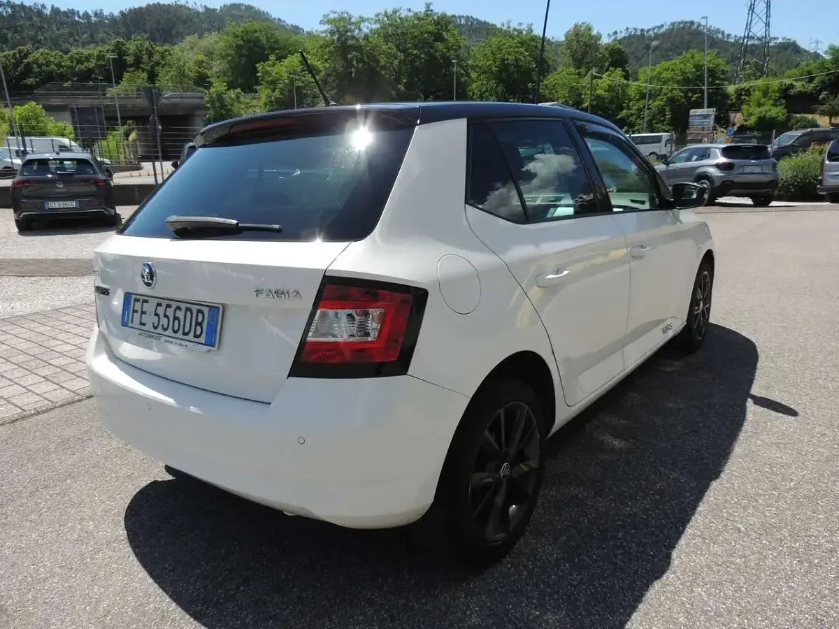 Usata Skoda Fabia Colour Edition 75 CV (55 kW) 2016 Bianco Berlina