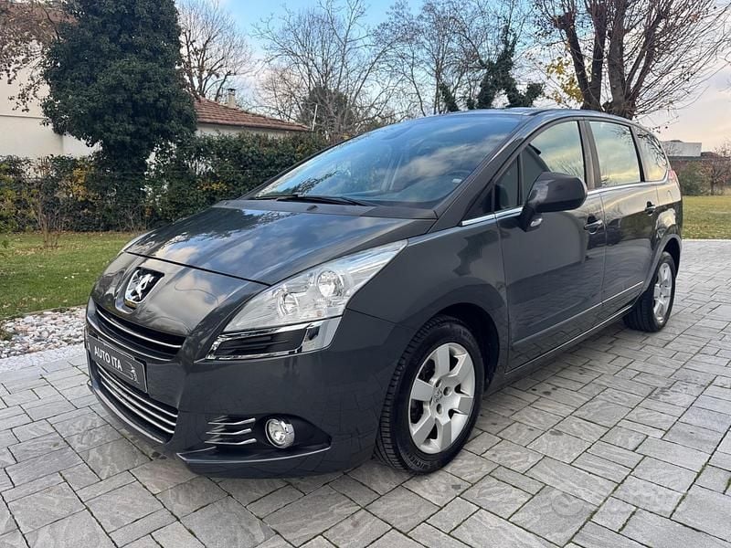 Usata Peugeot 5008 Business-Line 112 CV (82 kW) 2012 Grigio Monovolume