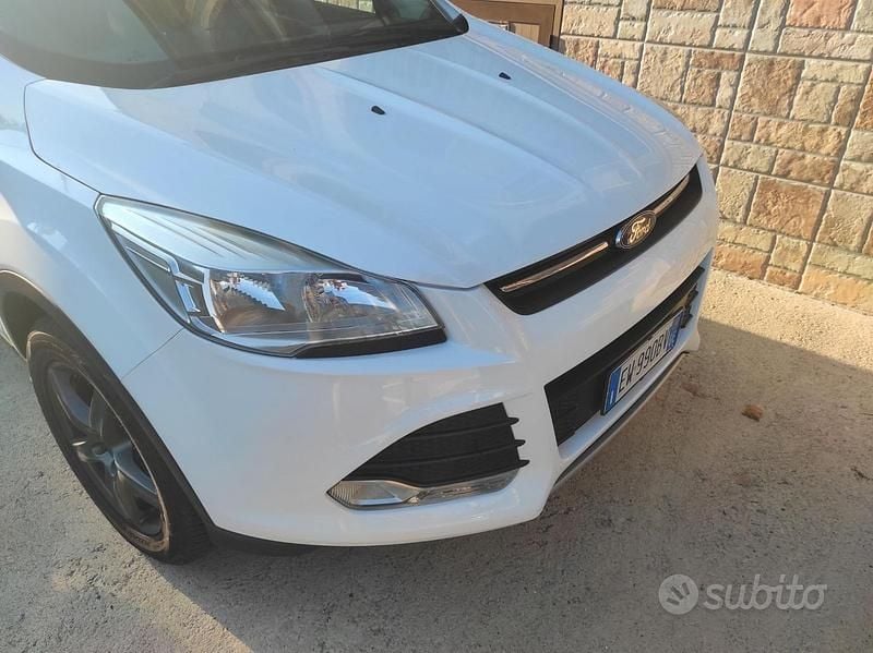 Usata Ford Kuga 140 CV (102 kW) 2014 Bianco SUV
