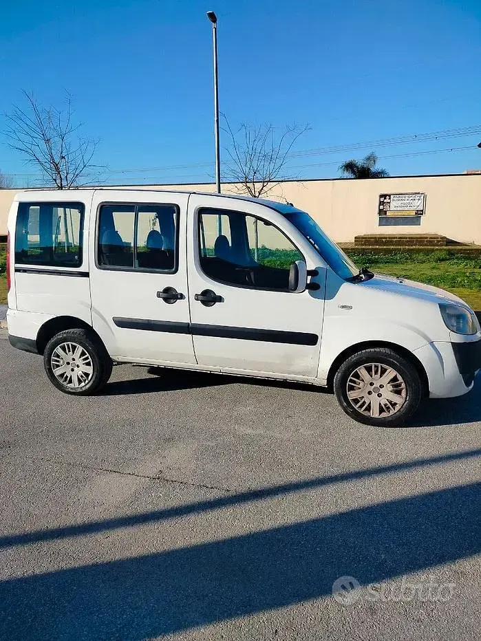 Usata Fiat Doblò 85 CV (62 kW) 2008 Bianco Monovolume