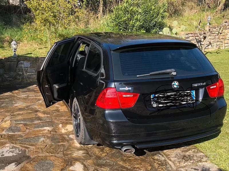 Usata BMW 320 177 CV (130 kW) 2009 Nero Station wagon