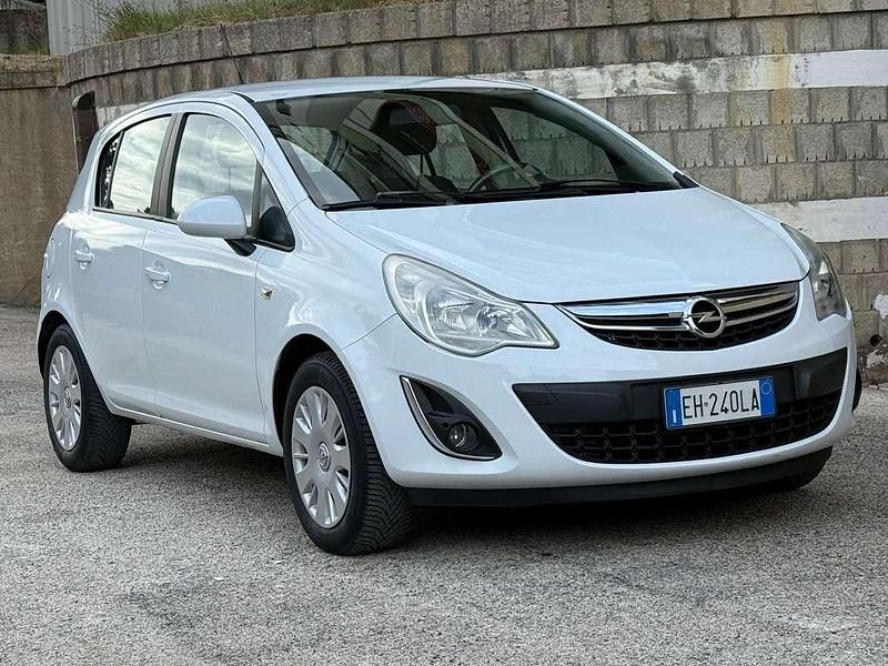 Usata Opel Corsa Cosmo 95 CV (69 kW) 2012 Bianco Berlina
