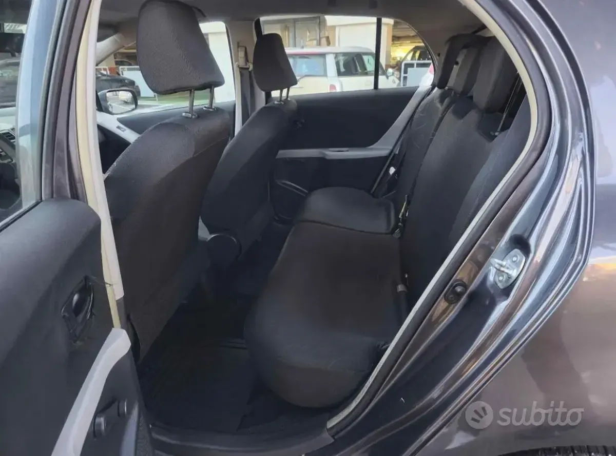 Usata Toyota Yaris 2010 Grigio Utilitaria