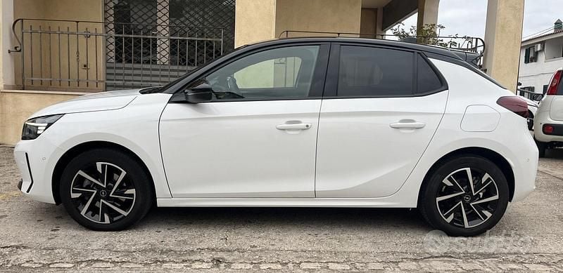 Usata Opel Corsa 101 CV (74 kW) 2024 Bianco Berlina