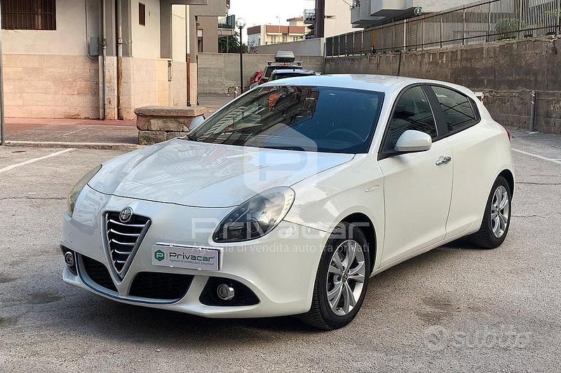 Bianco Usata 2014 Alfa Romeo Giulietta Distinctive Due volumi | 5900 € (Ottimo prezzo) - Immagine 1/4