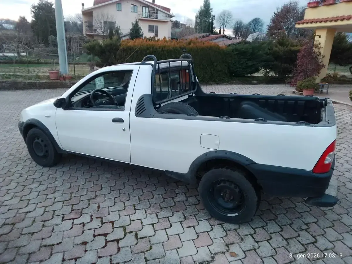 Usata Fiat Strada 84 CV (61 kW) 2007 Bianco Pick-up