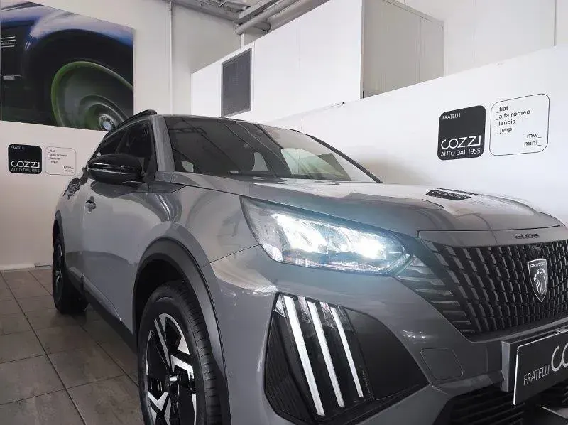 Nuova Peugeot 2008 Allure 101 CV (74 kW) 2026 Grigio SUV