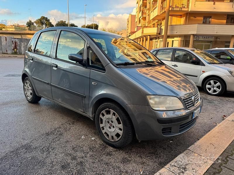 Usata Fiat Idea 70 CV (51 kW) 2009 Grigio Monovolume