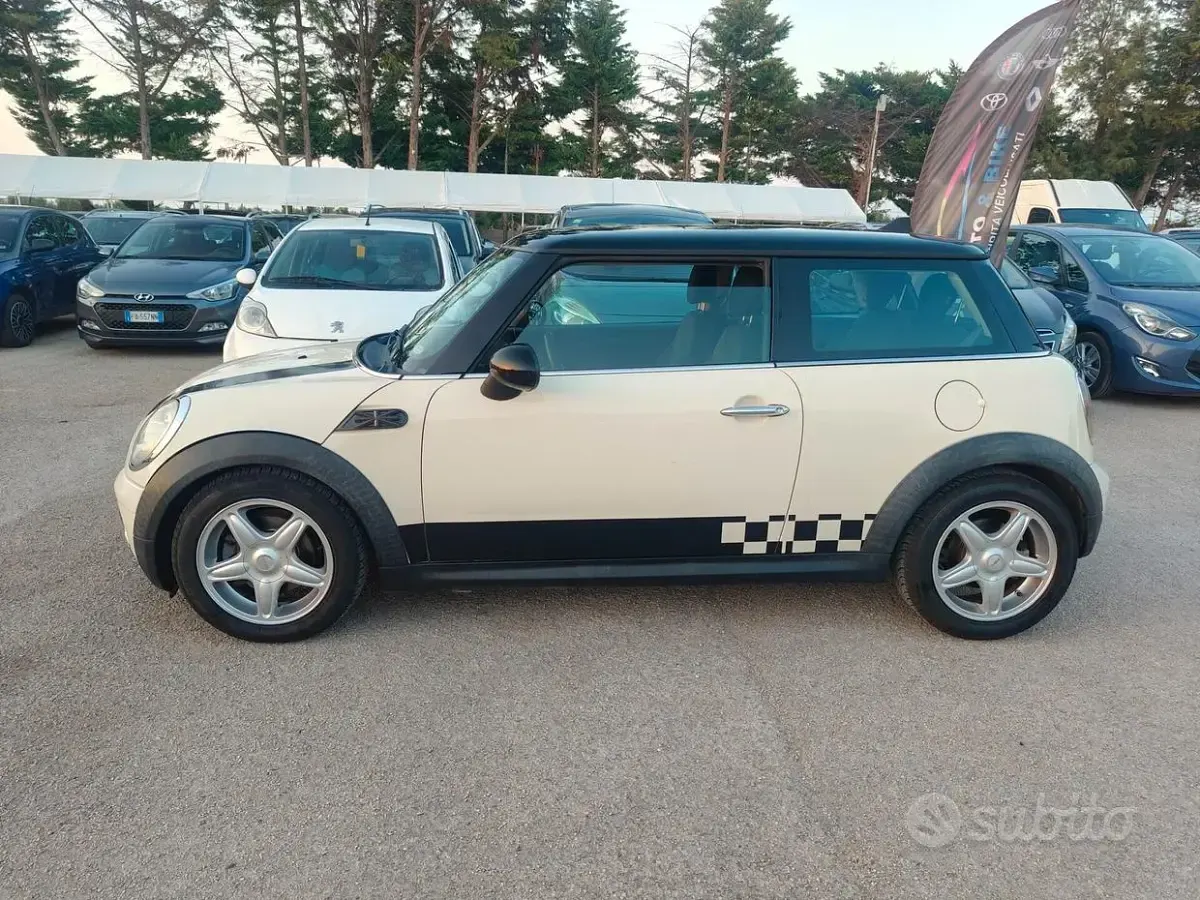 Usata Mini Cooper D Chili 109 CV (80 kW) 2008 Beige Utilitaria