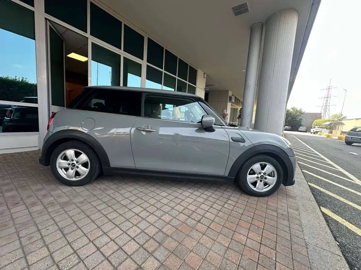 Usata Mini ONE Essential 75 CV (55 kW) 2022 Moon walk Utilitaria