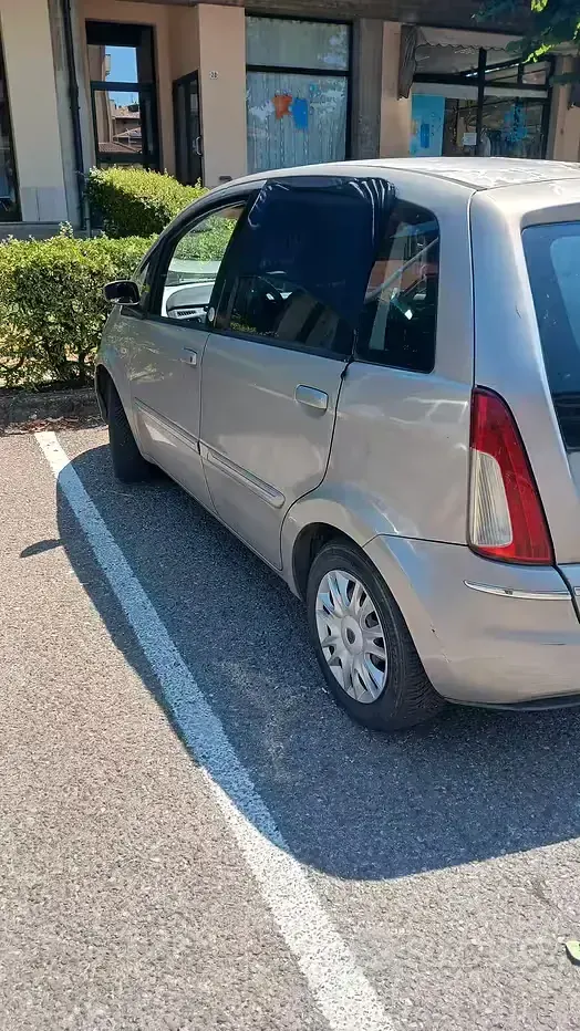 Usata Lancia Musa 77 CV (56 kW) 2009 Grigio Monovolume
