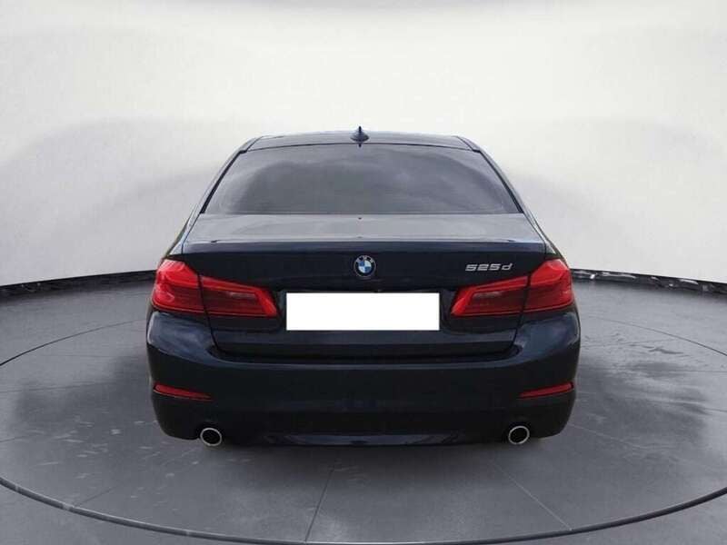 Usata BMW 525 Luxury Line 231 CV (169 kW) 2018 Imperial blue brillant effect Berlina
