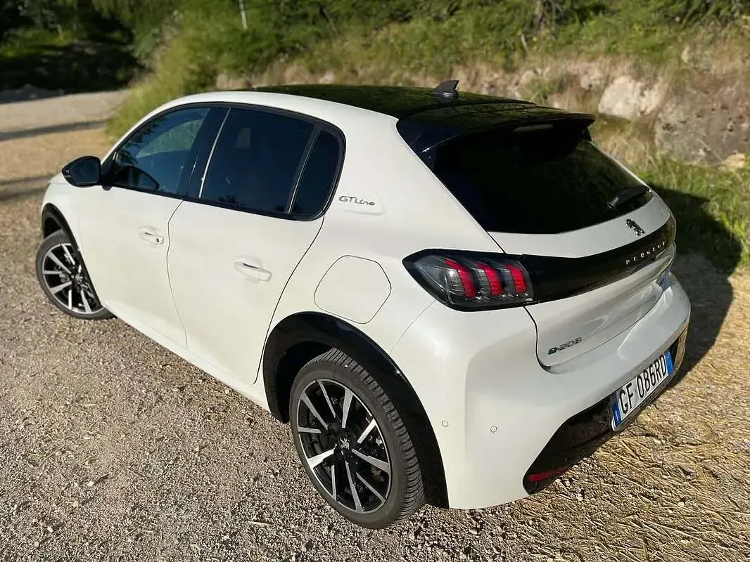 Usata Peugeot e-208 GTi 56 kW (77 CV) 2021 Bianco Utilitaria