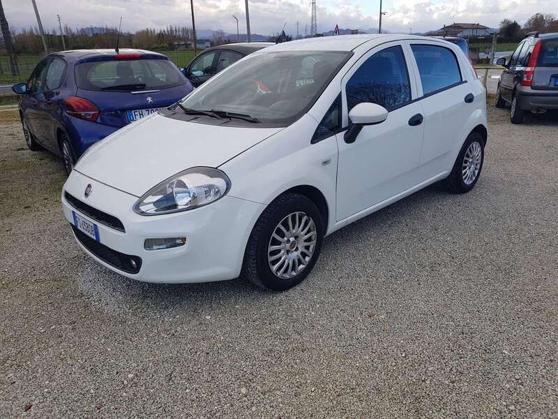 Usata Fiat Punto 78 CV (57 kW) 2018 Bianco pastello Utilitaria