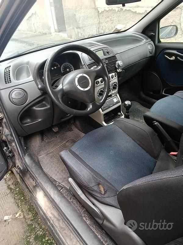 Usata Fiat Punto 80 CV (58 kW) 2001 Nero Utilitaria